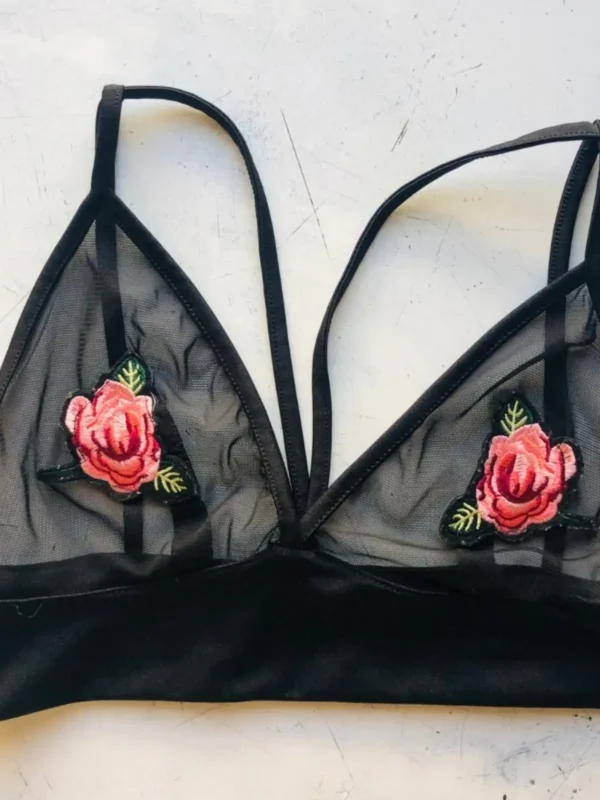 Foto 1 de Bralette mesh negro con rosa bordada - Talle S/M