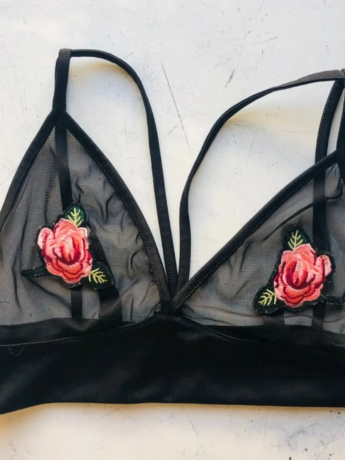Bralette mesh negro con rosa bordada - Talle S/M