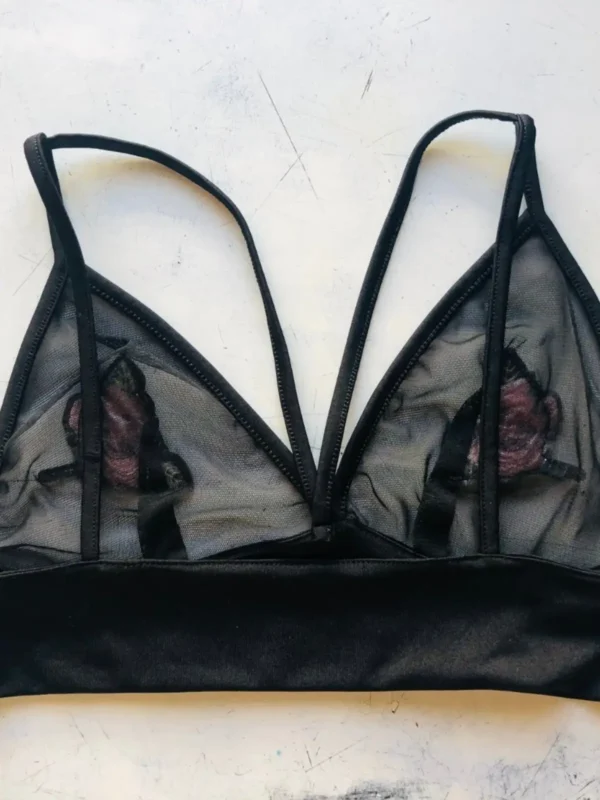 Foto 3 de Bralette mesh negro con rosa bordada - Talle S/M