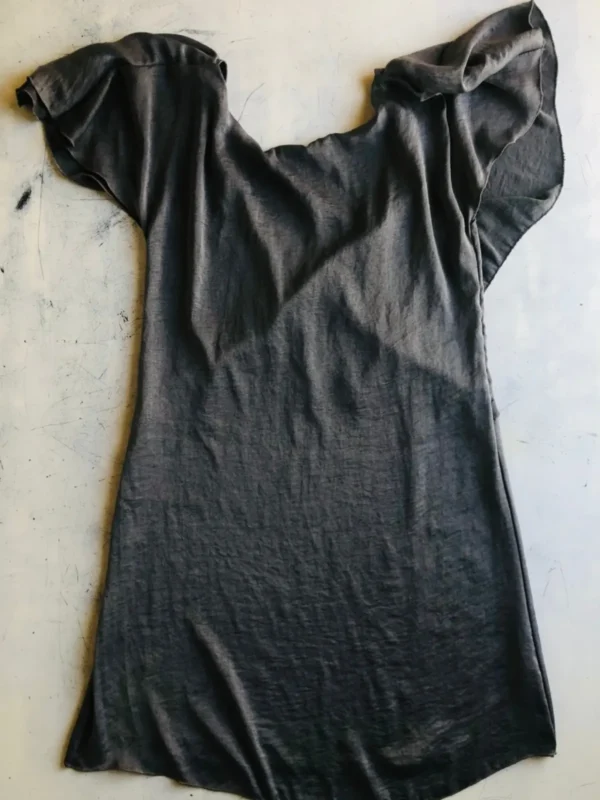 Foto 1 de Vestido terciopelo mangas cortas gris - Talle S