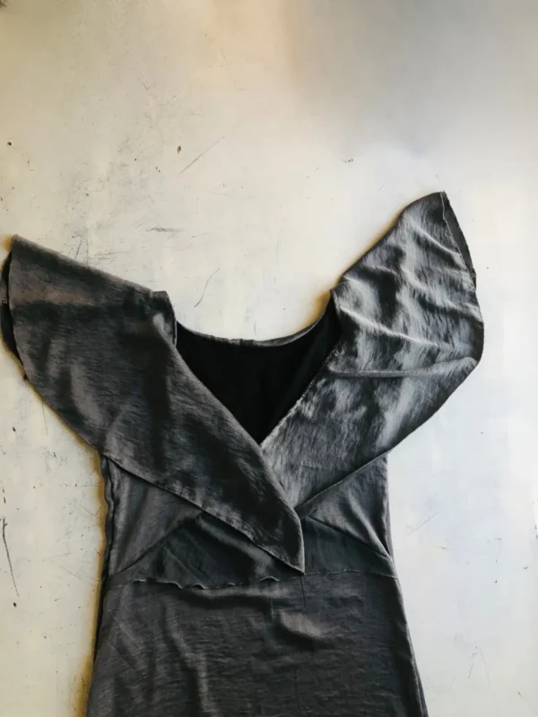 Foto 4 de Vestido terciopelo mangas cortas gris - Talle S