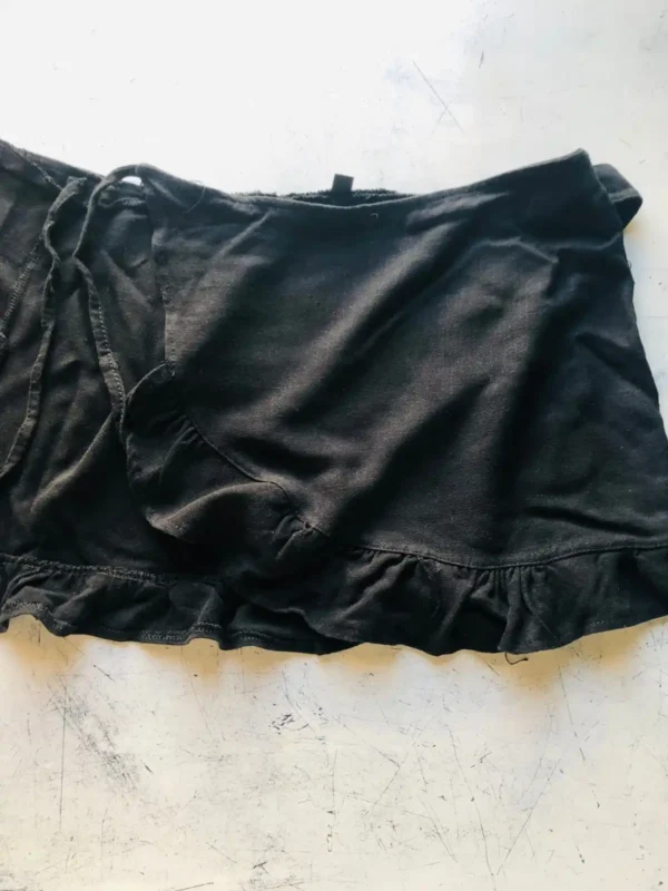 Foto 1 de Pollera negra lino con volados (ajustable) - Talle S/M