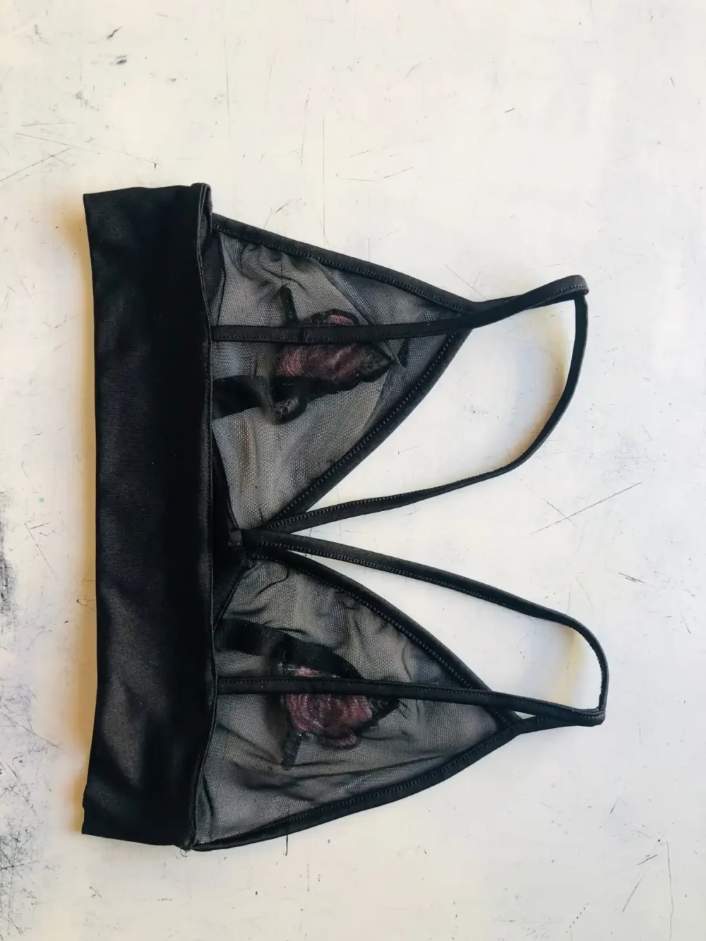 Bralette mesh negro con rosa bordada - Talle S/M