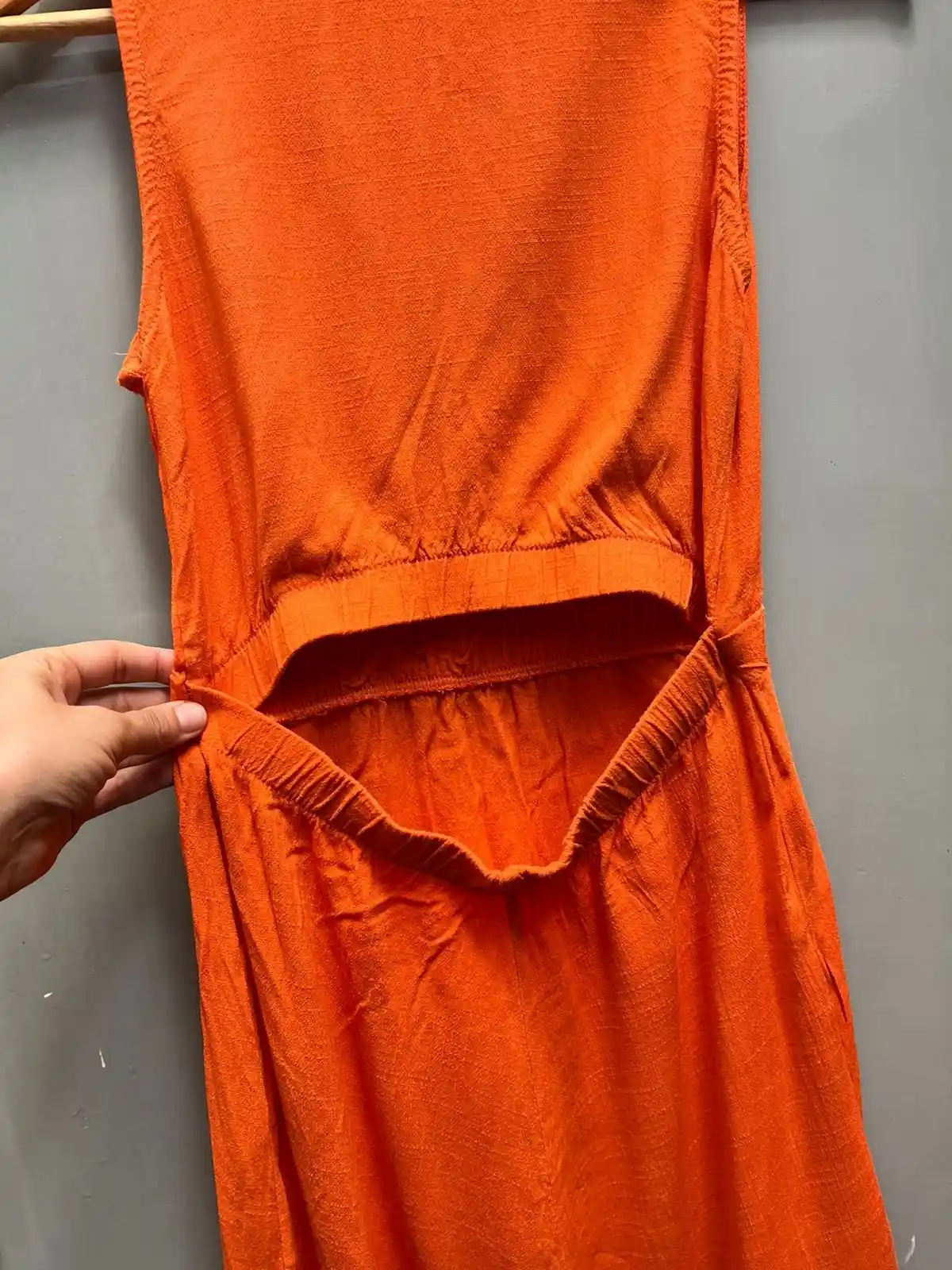 Vestido naranja espalda descubierta