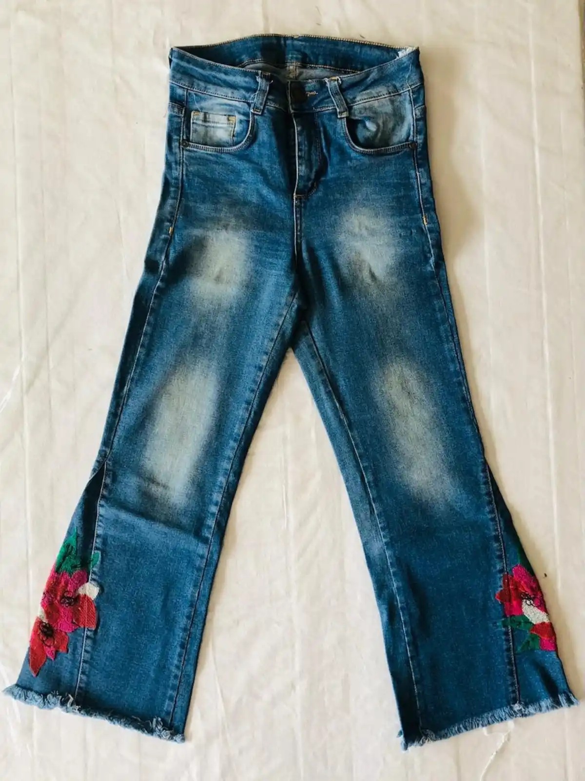 Jean flare bordado floral - Talle 36