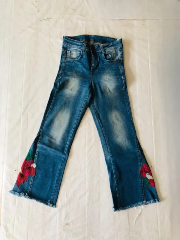 Foto 3 de Jean flare bordado floral - Talle 36