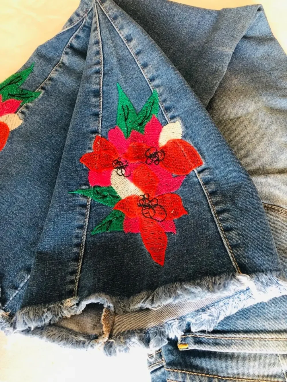 Jean flare bordado floral - Talle 36