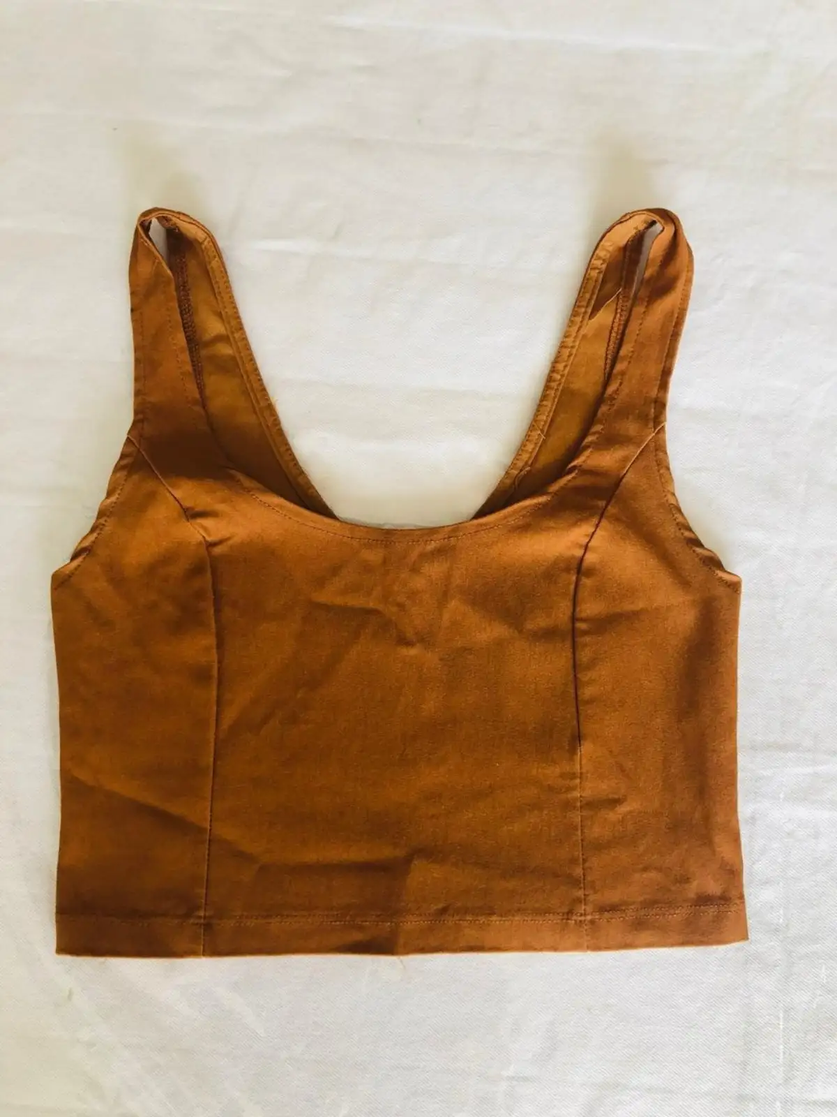 Top marrón/canela cropped - Talle S