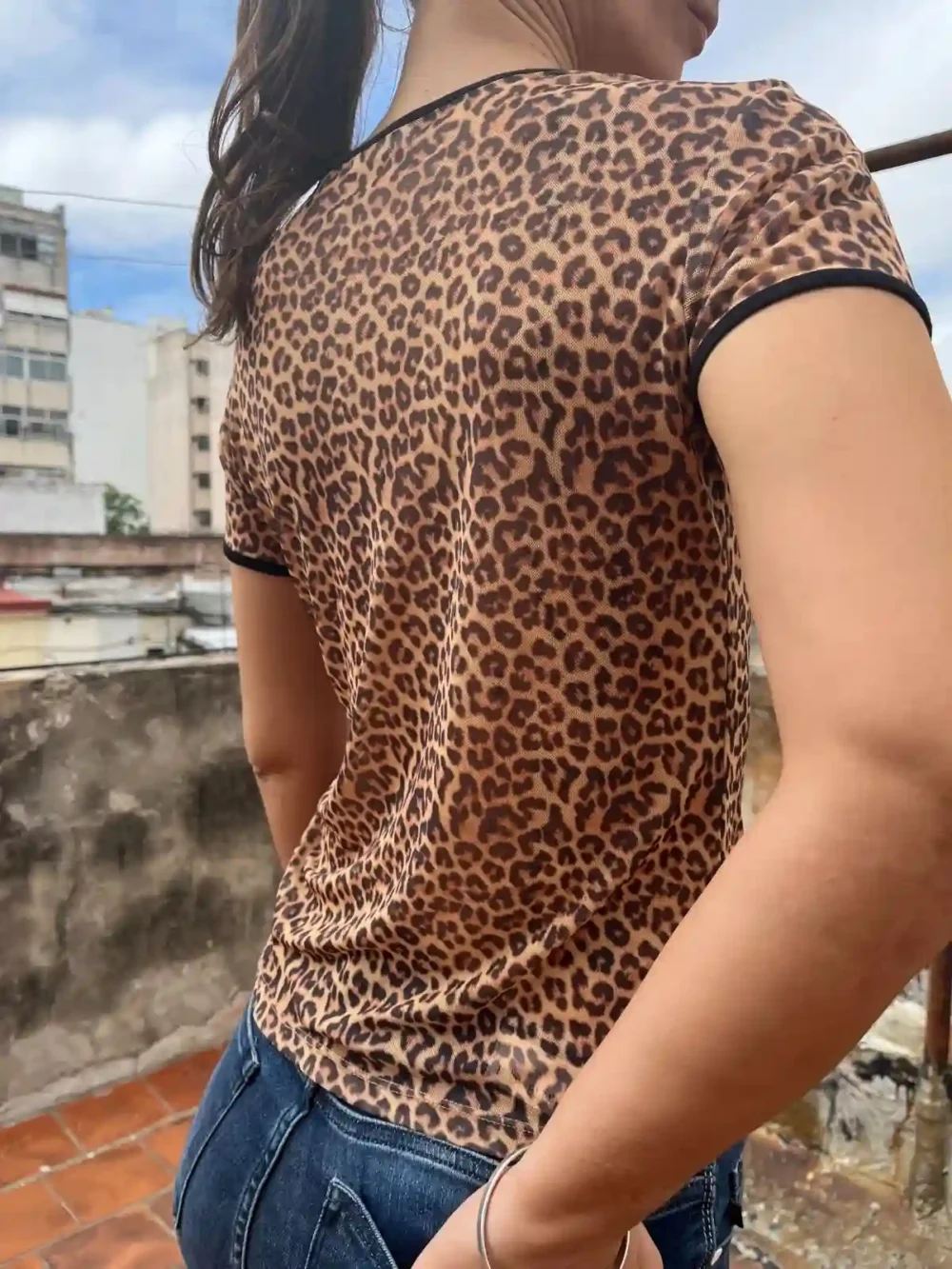 Remera microtul animal print mangas cortas (Ona Saez)