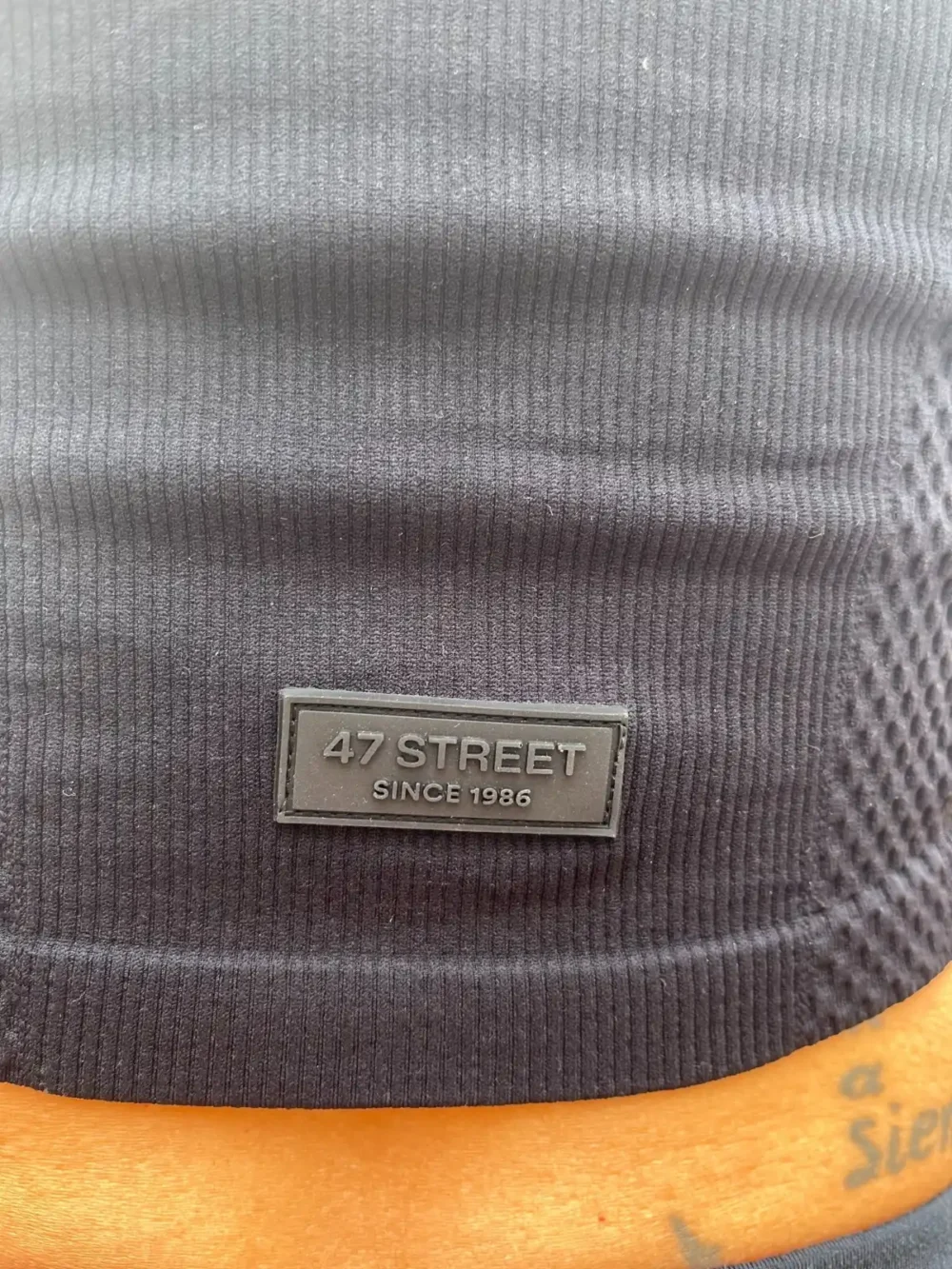 Top deportivo negro (47 Street) - Talle S