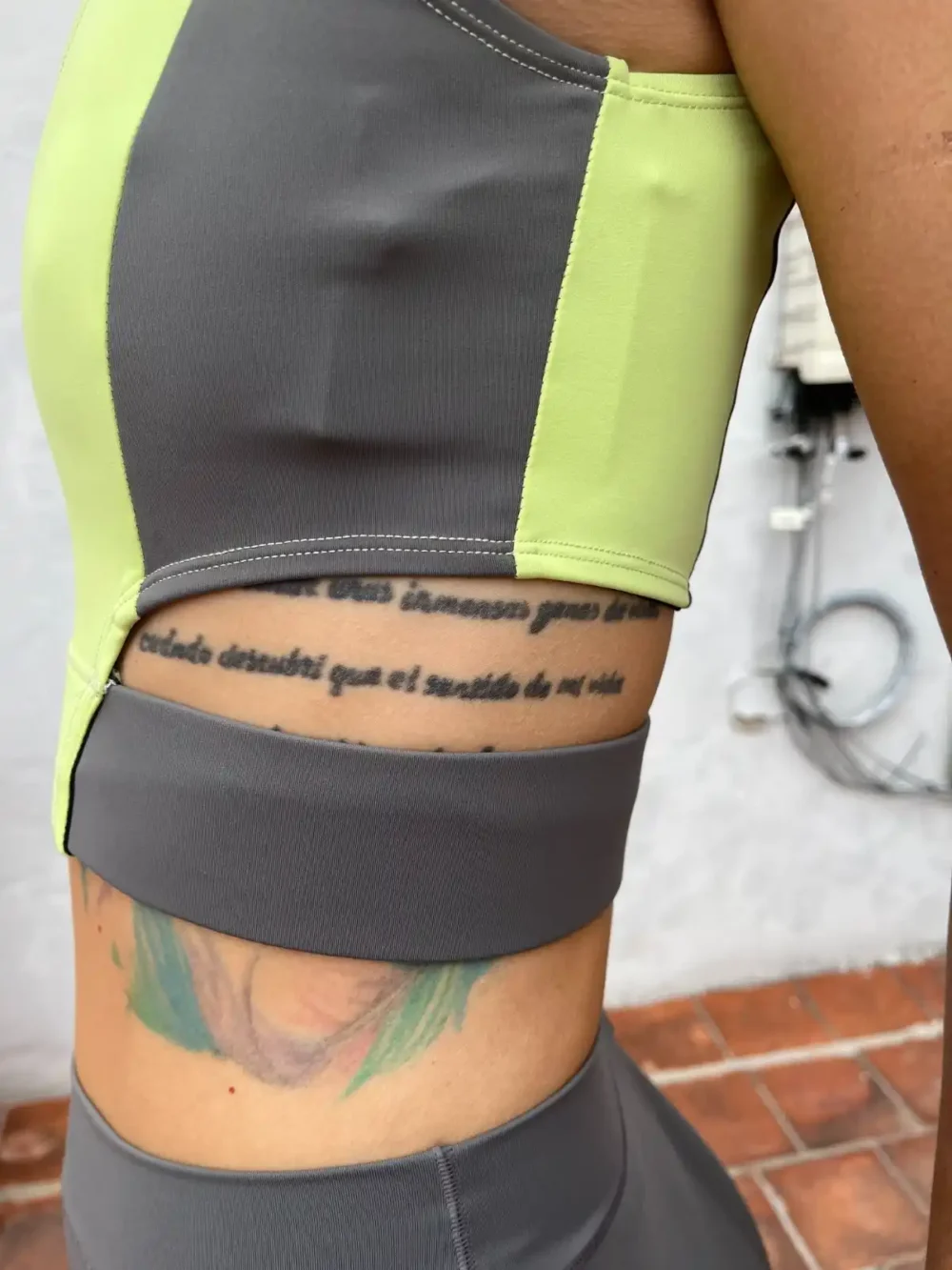 Short deportivo gris y verde (47 Street) - Talle 36