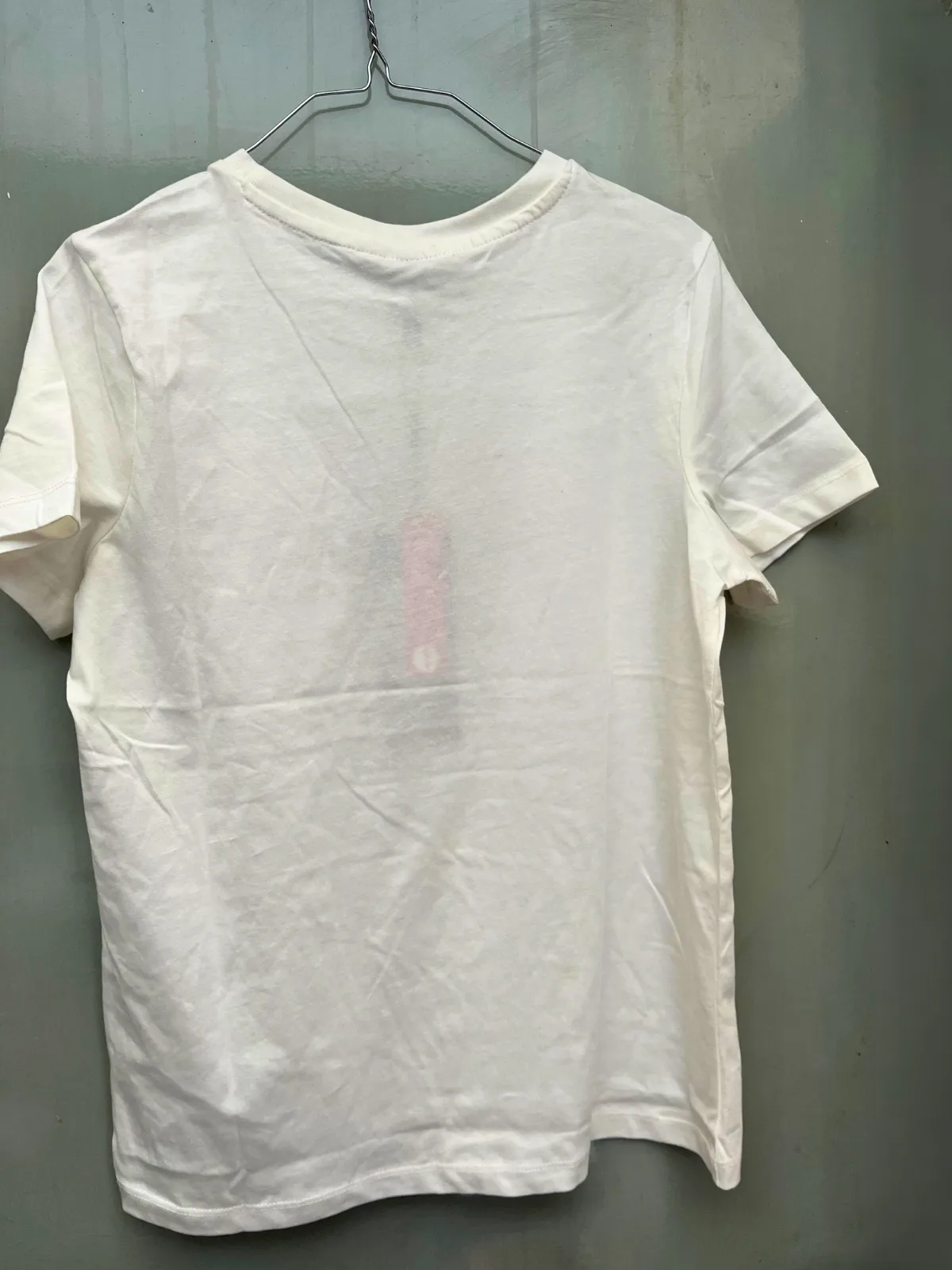 Remera blanca básica (Complot)