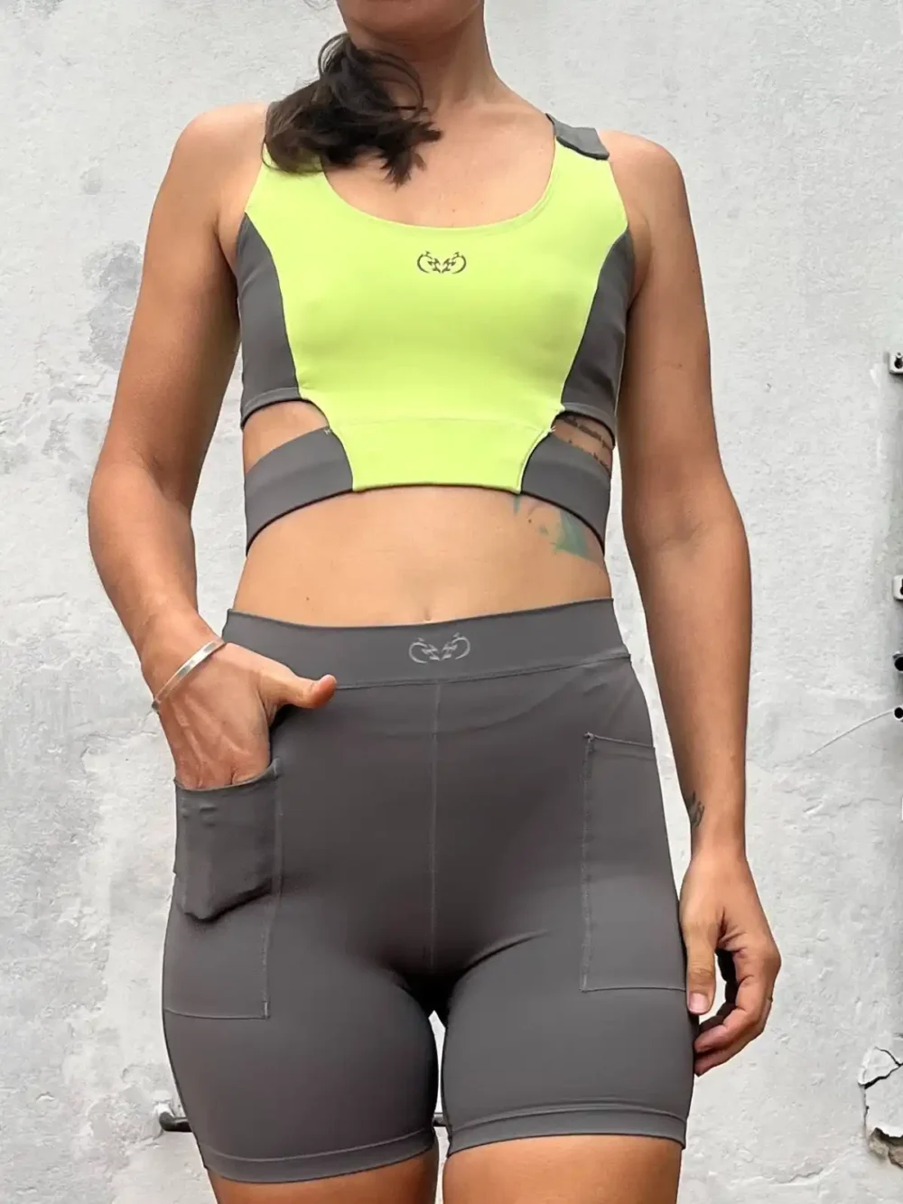 Short deportivo gris y verde (47 Street) - Talle 36