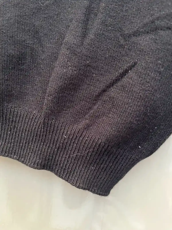 Foto 3 de Musculosa negra cropped canalé hilo