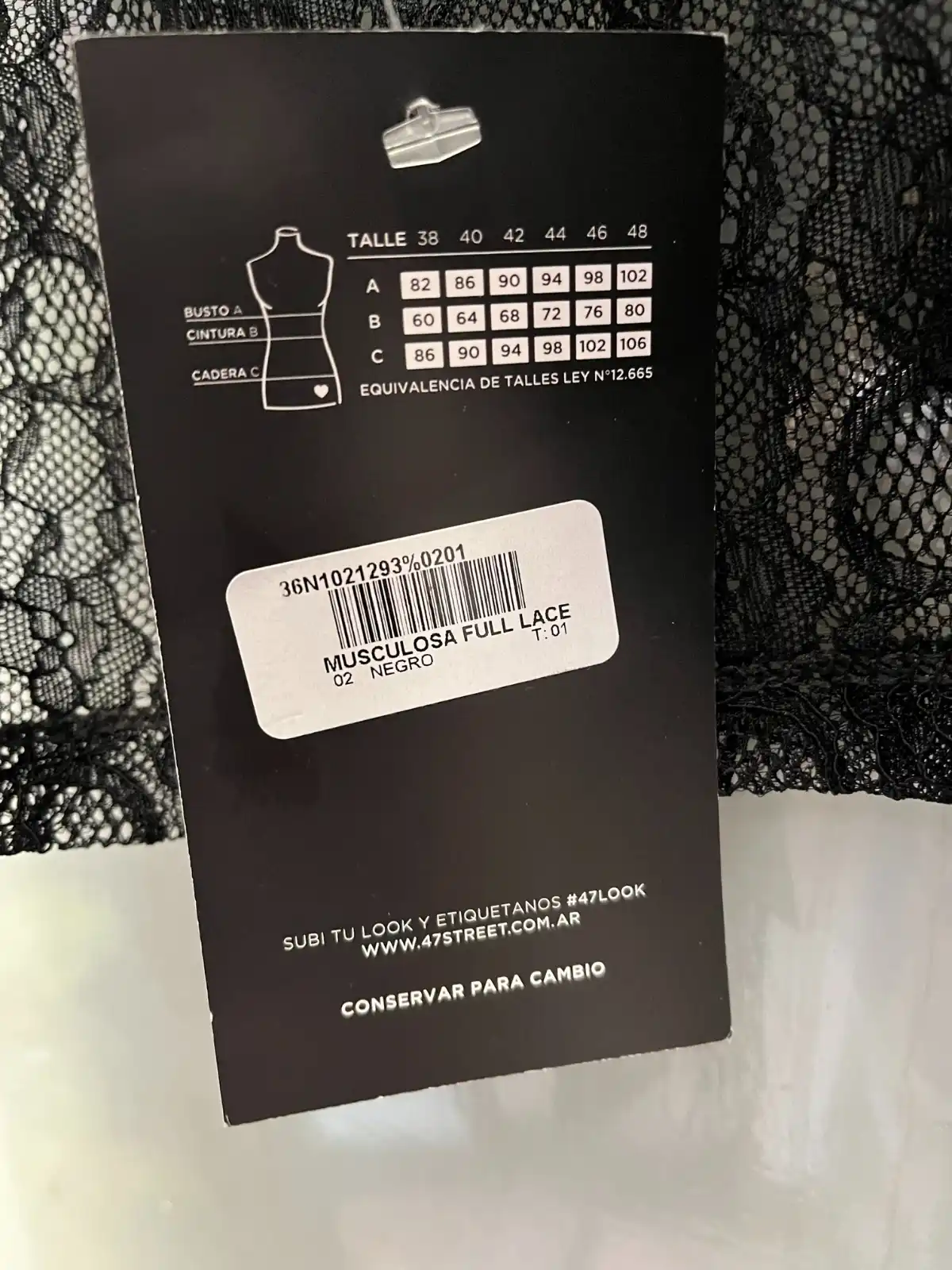 Musculosa negra encaje (47 Street)