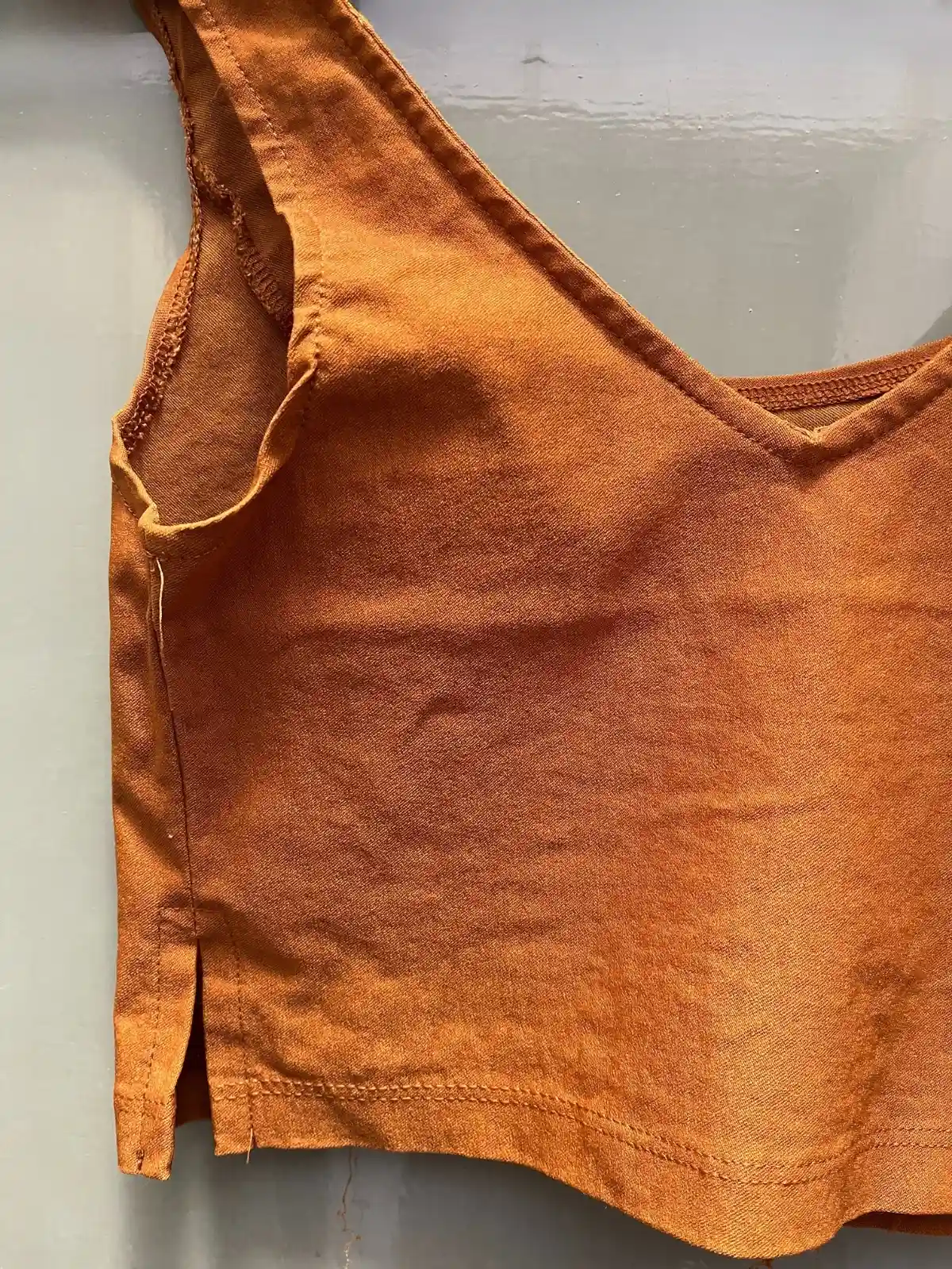 Top marrón/canela cropped - Talle S