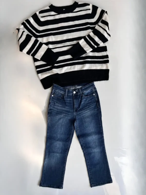 Foto 3 de Conjunto: camisa rosa + suéter rayado + jean