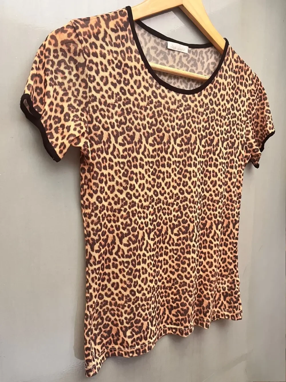 Remera microtul animal print mangas cortas (Ona Saez)