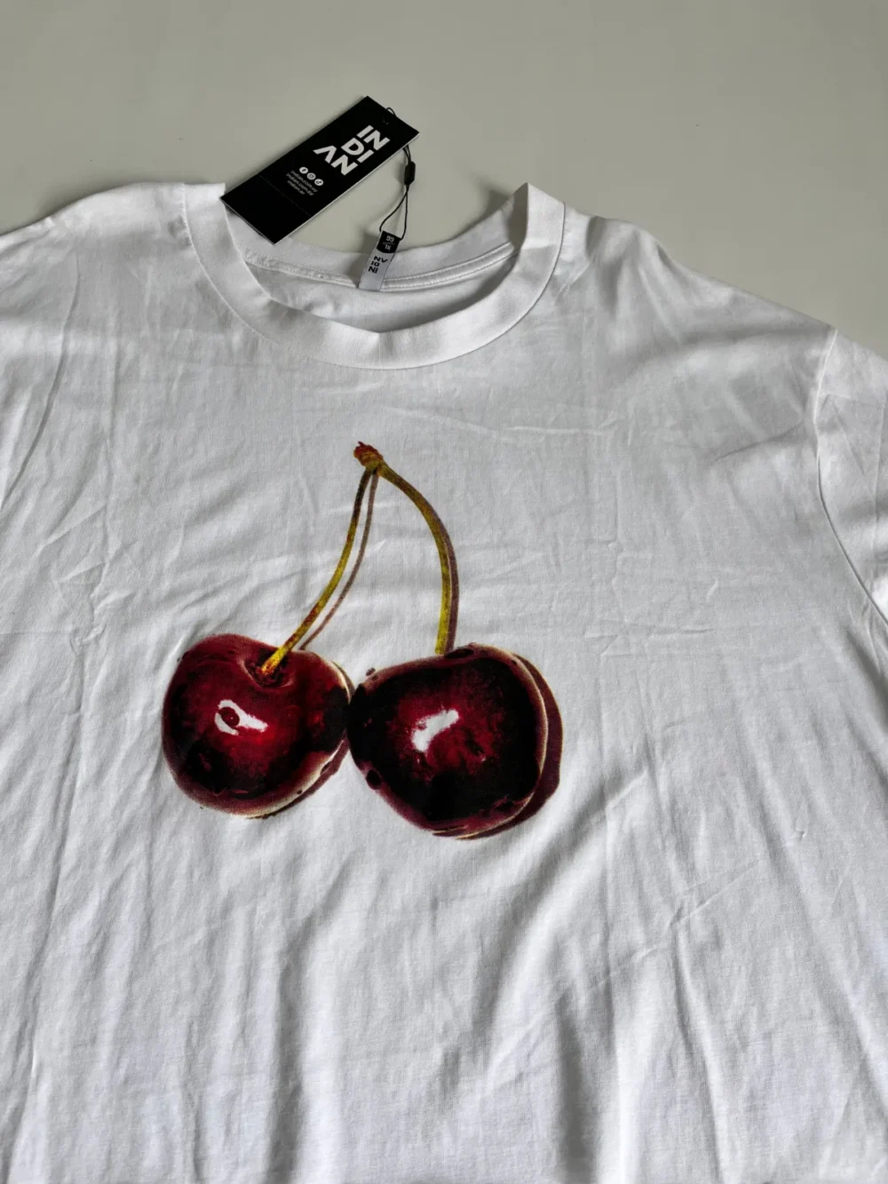 Remera con cerezas - Talle XL