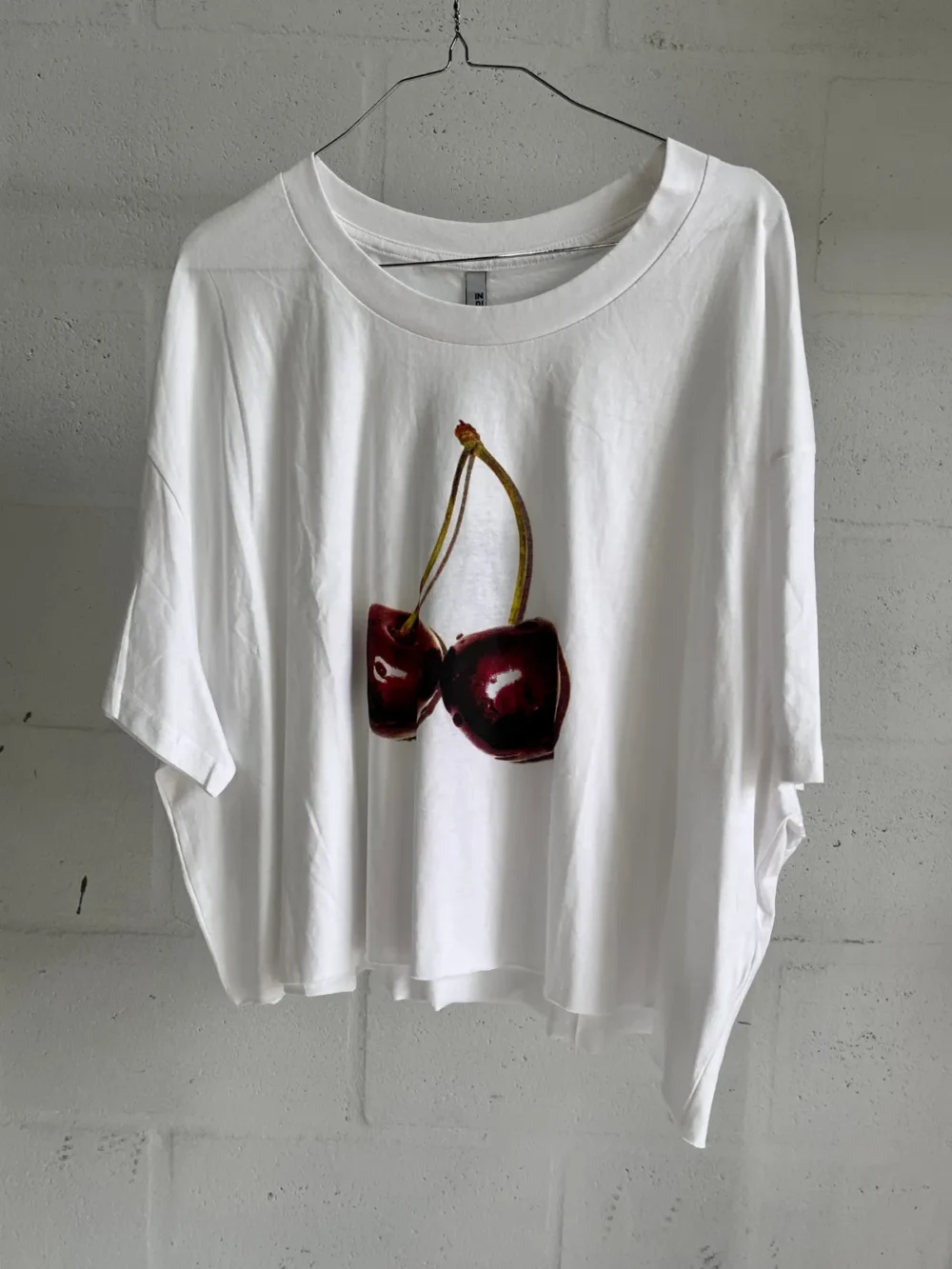 Remera con cerezas - Talle XL