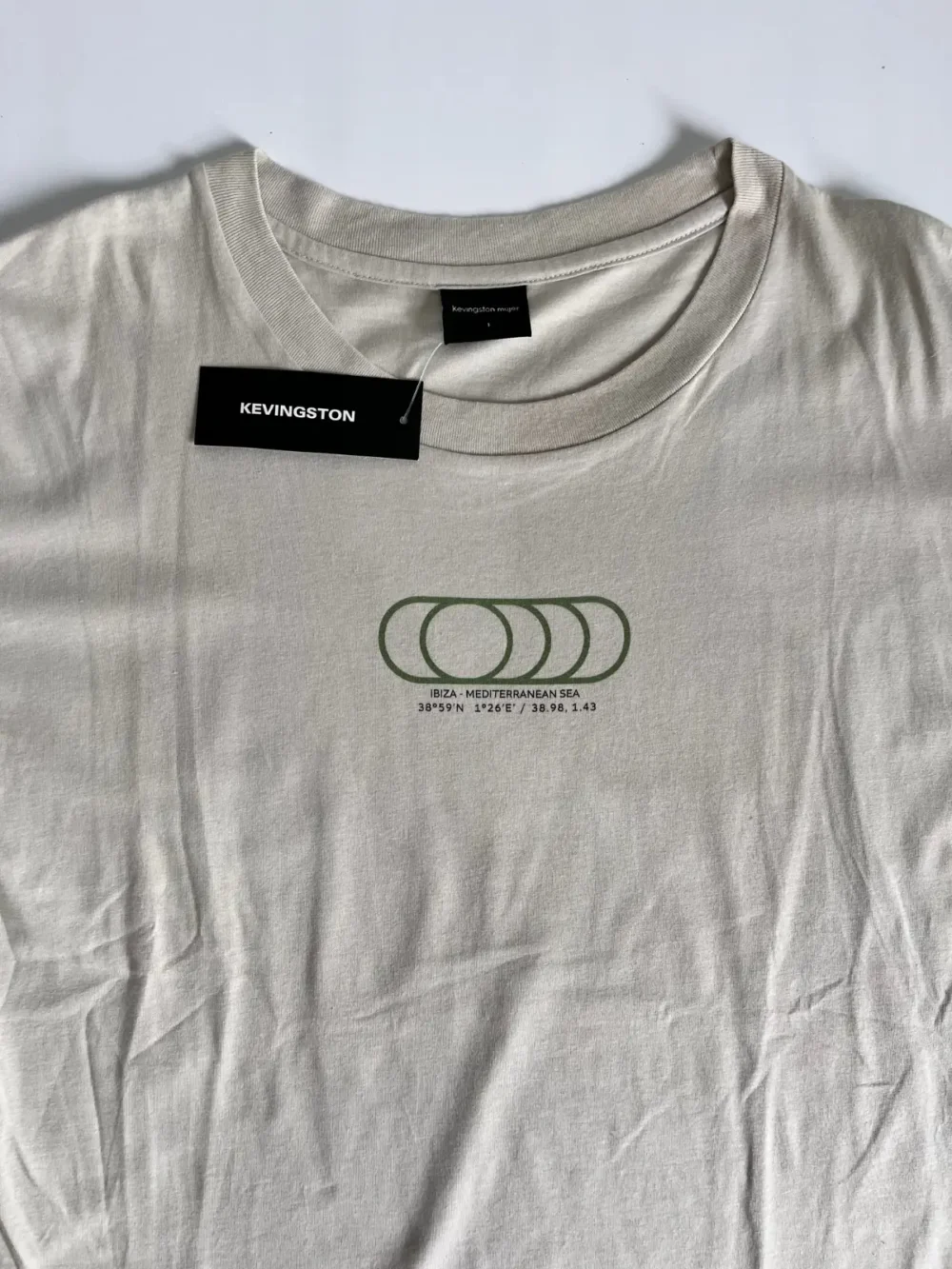 Remera oversize verde oliva Ibiza (Kevington)