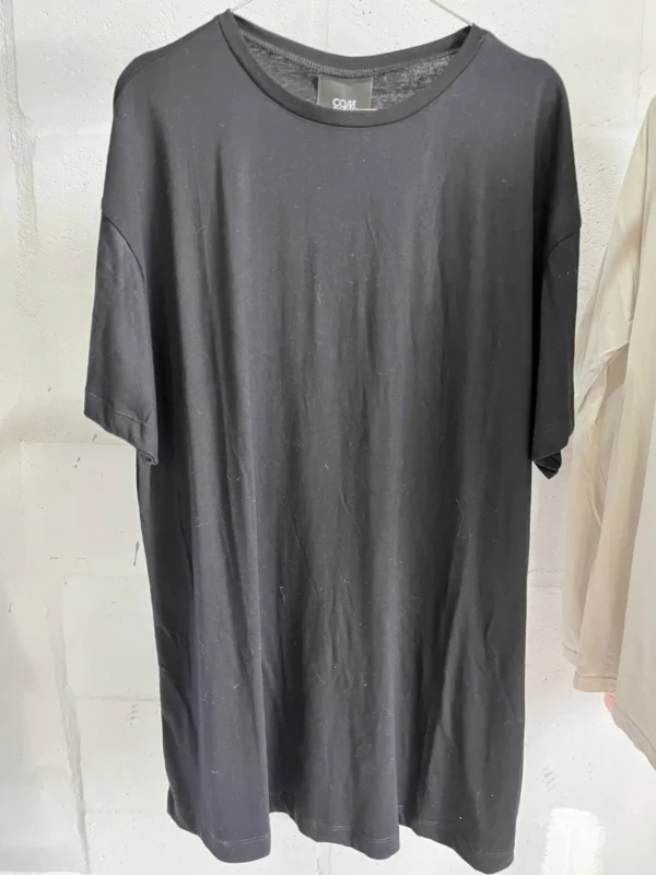 Remera básica oversize negra