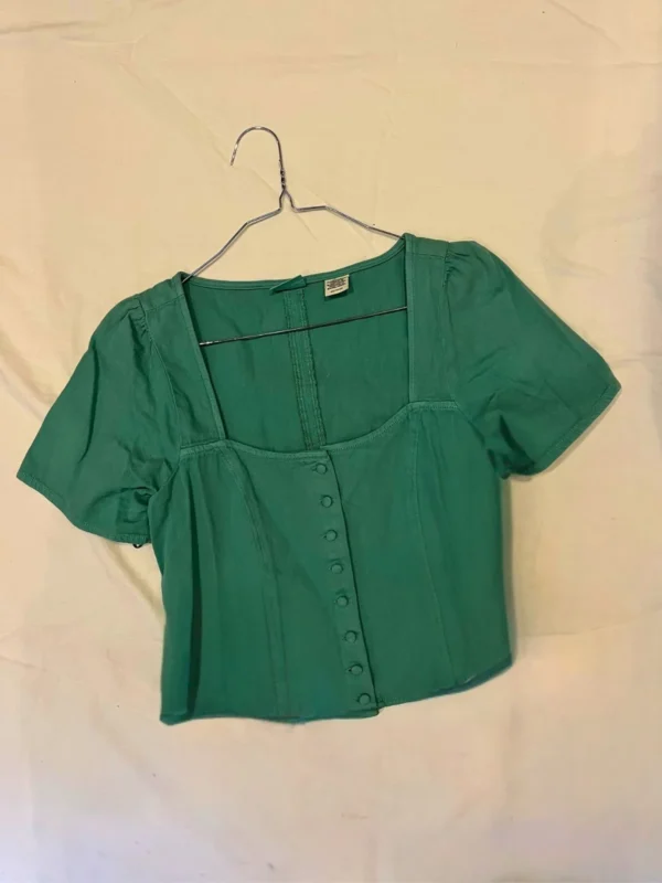 Foto 3 de Remera verde manga abullonada (Levis) - Talle XS
