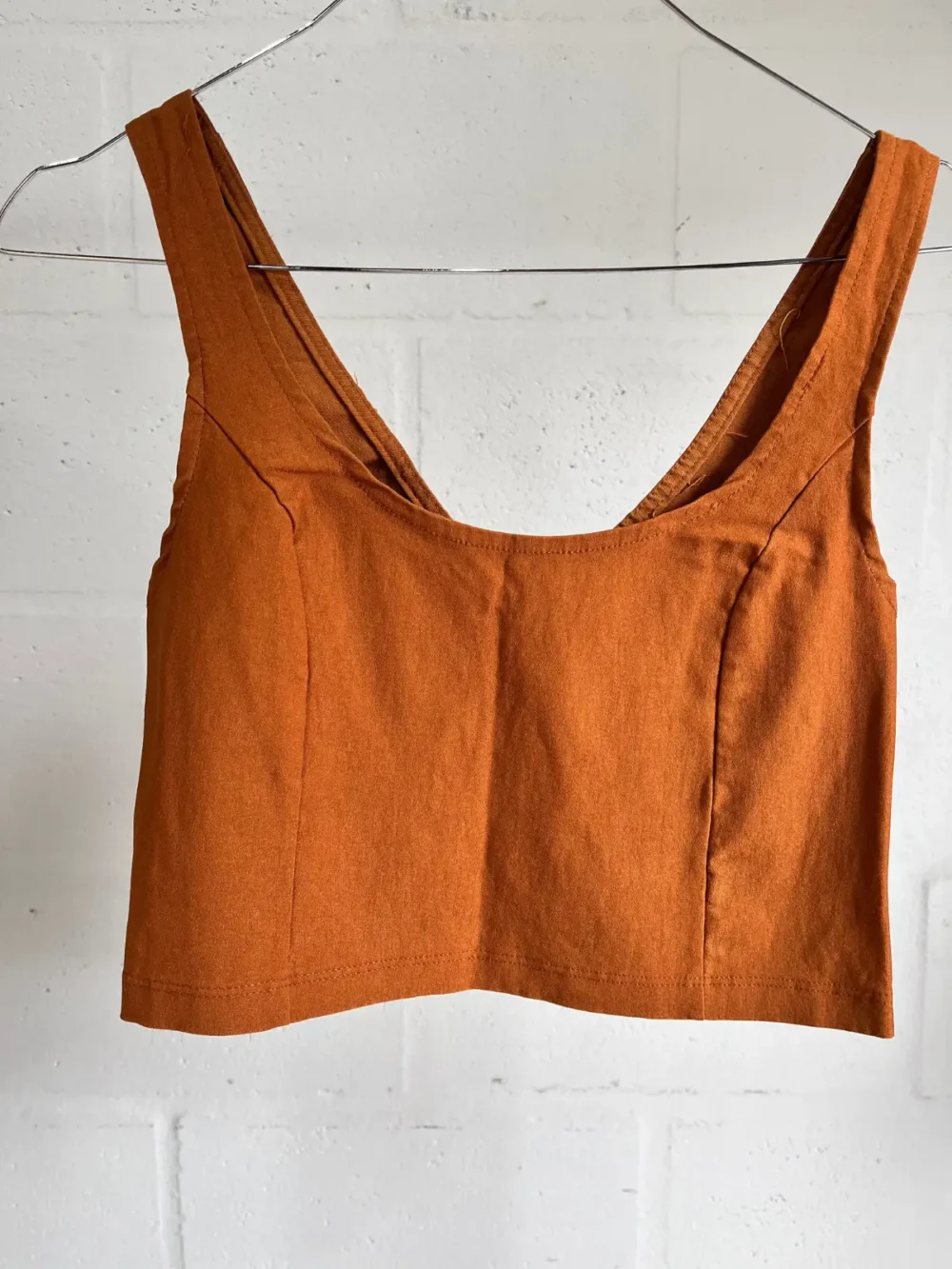 Top marrón/canela cropped - Talle S