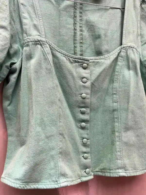 Foto 4 de Remera verde manga abullonada (Levis) - Talle XS