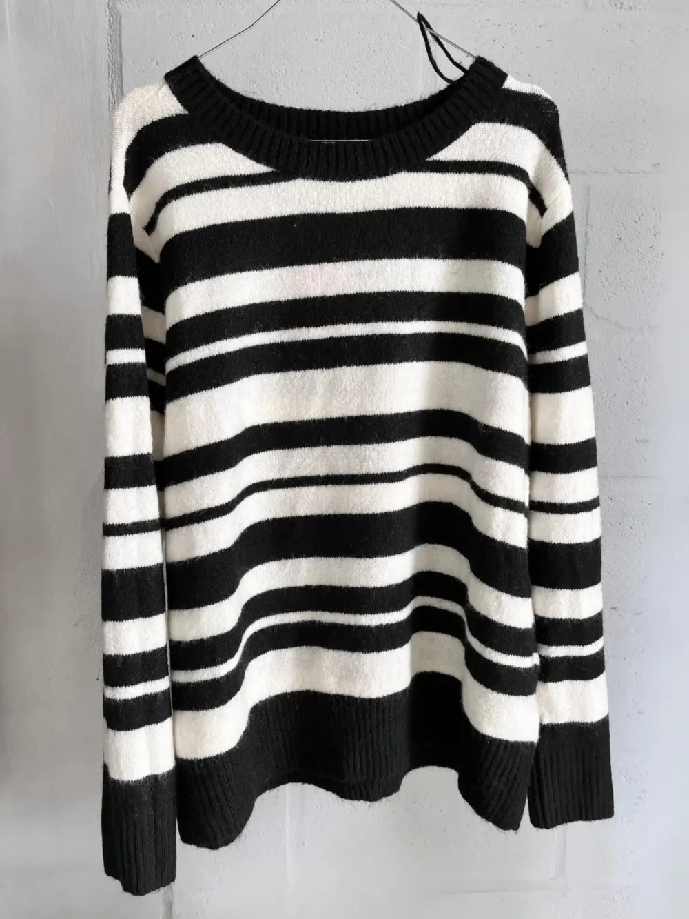 Sweater rayado blanco y negro (Indian) - Talle XL