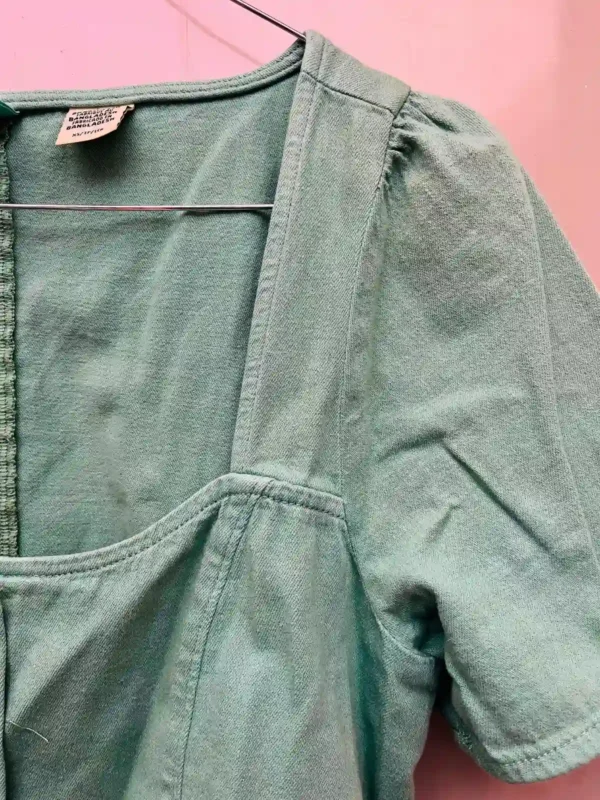 Foto 5 de Remera verde manga abullonada (Levis) - Talle XS