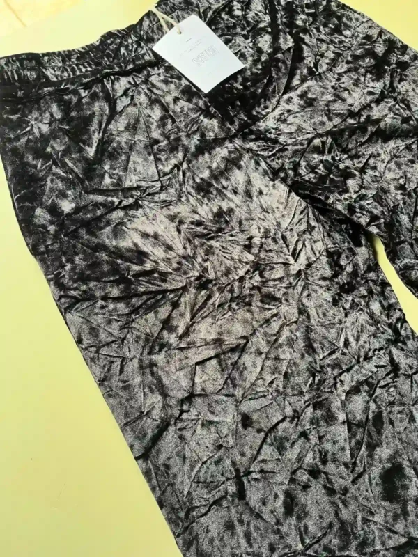 Foto 5 de Pantalón negro terciopelo flare - Talle M