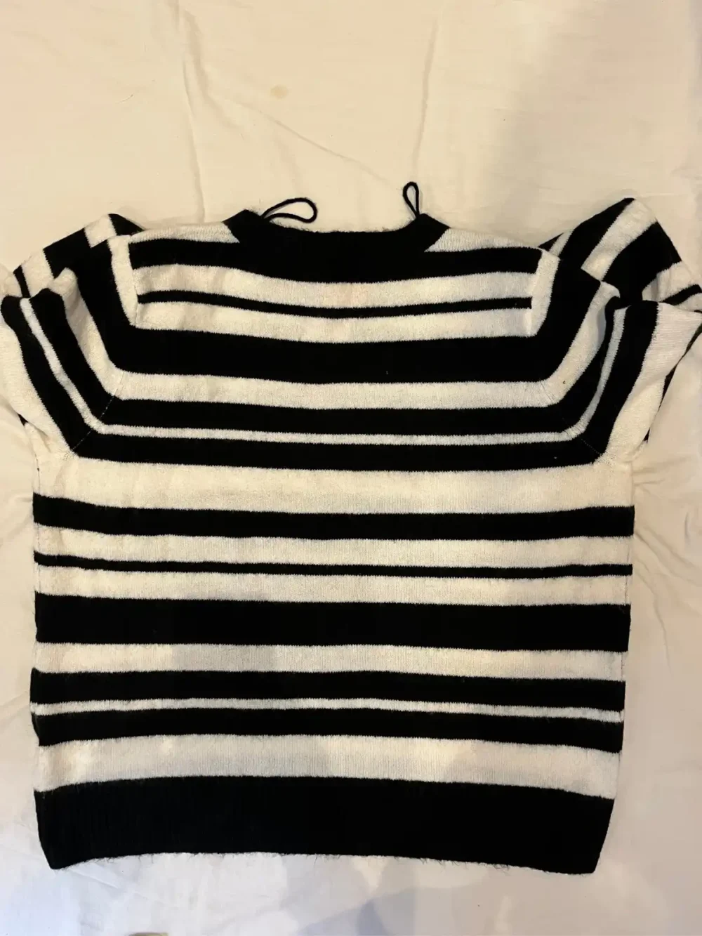 Sweater rayado blanco y negro (Indian) - Talle XL