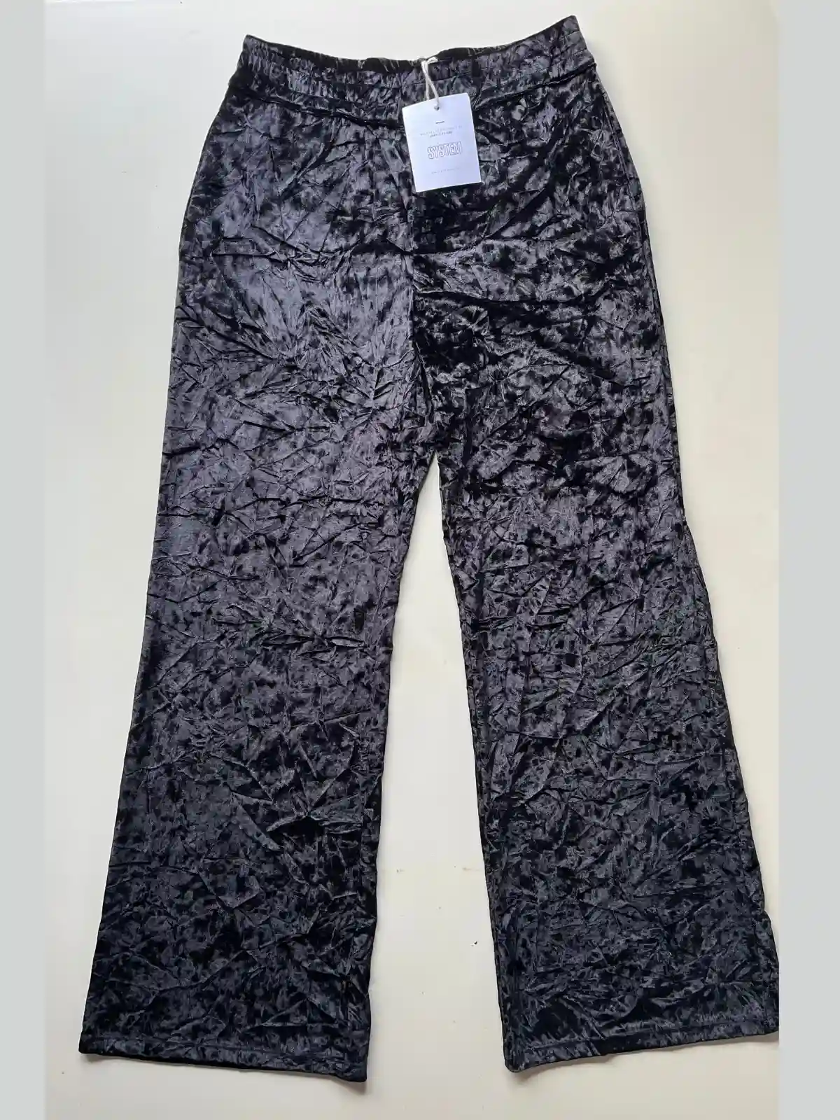Pantalón negro terciopelo flare - Talle M