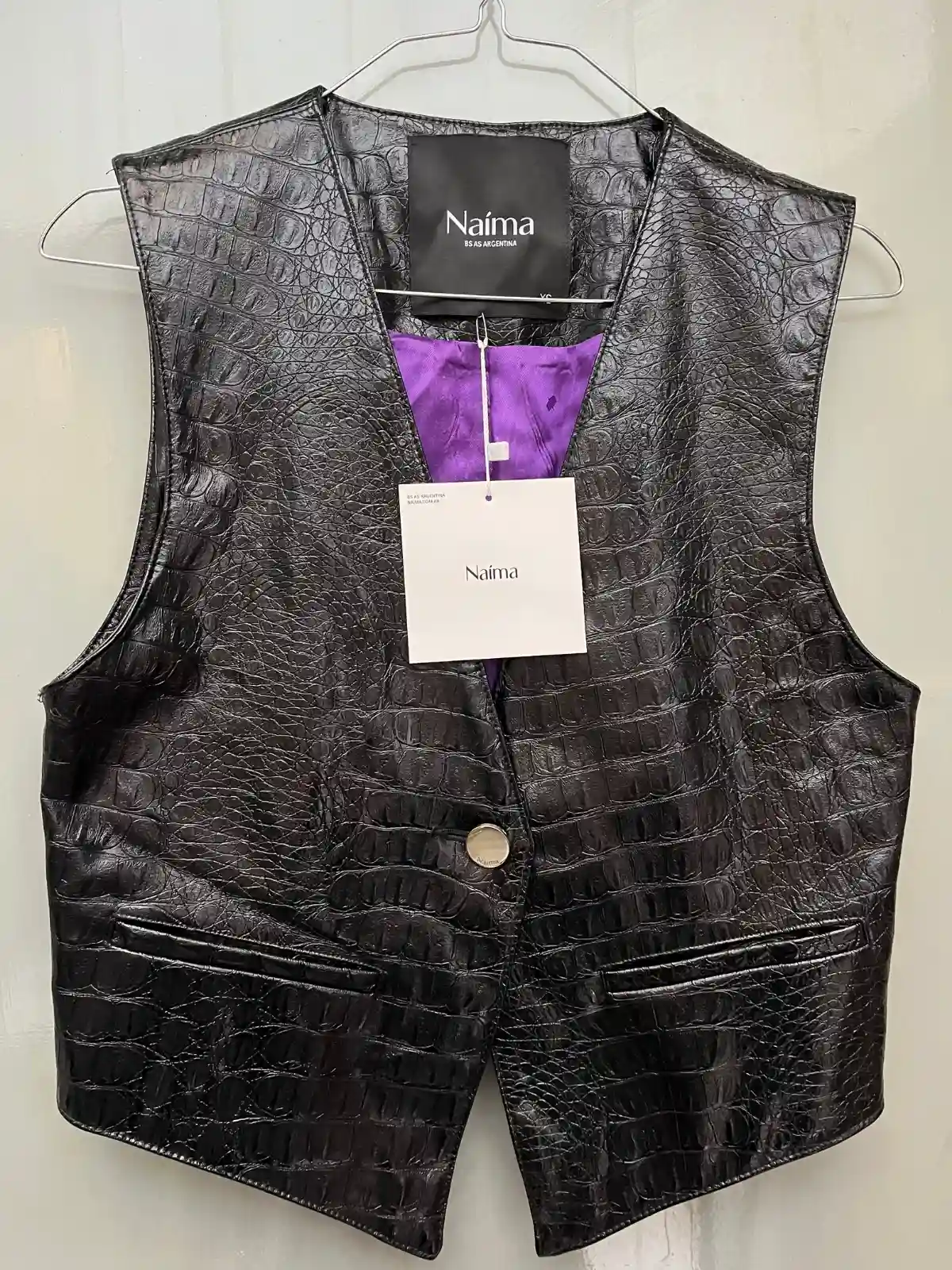Chaleco croc negro forro violeta (Naíma) - Talle XS
